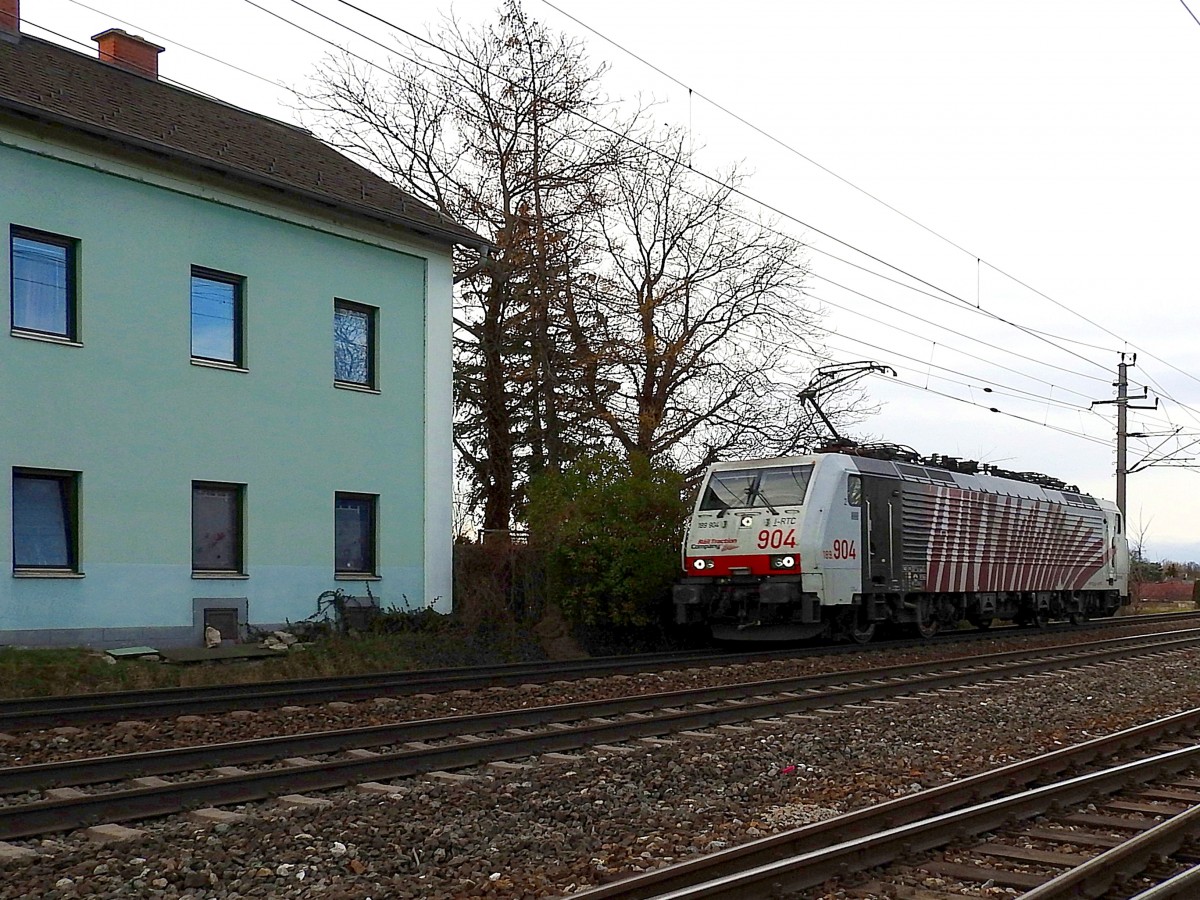 189-904 als Lokzug bei Bruck/Leitha in Richtung Ungarn; 151130