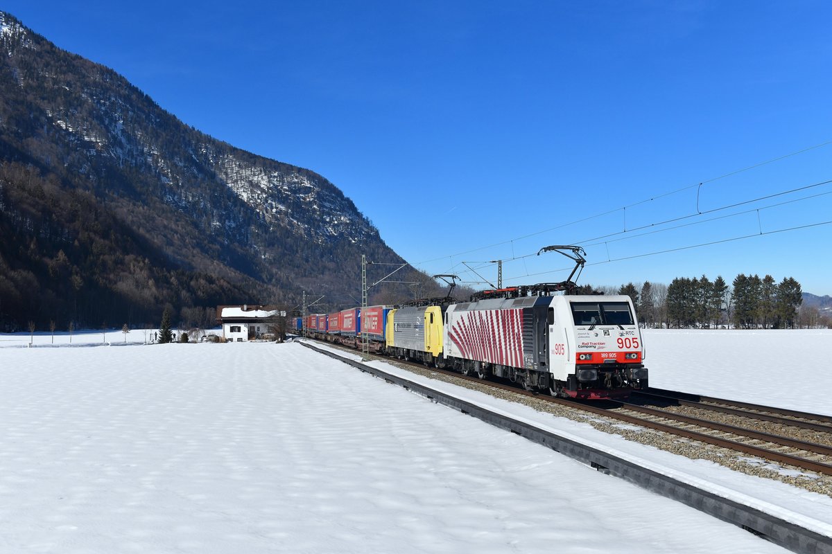 189 905 + 189 902 mit DGS 49897 am 16.02.2019 bei Niederaudorf. 