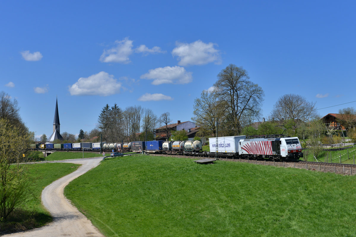 189 905 mit DGS 41855 am 29.04.2016 bei Föching. 