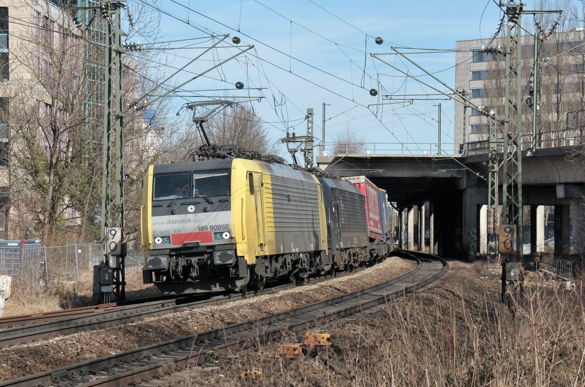 189 909 & 110 am 08.03.15 bei der Ausfahrt München Ost