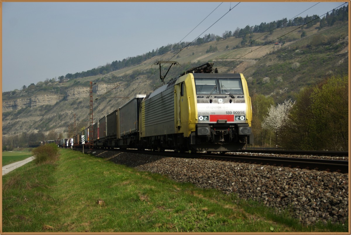 189 909 SE ist hier zu sehen am 01.04.14 in Thüngersheim.