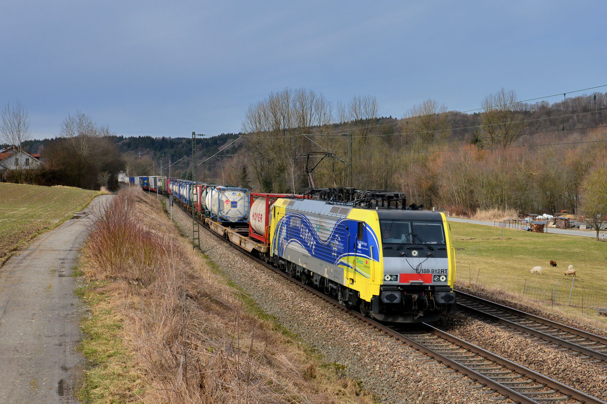 189 912 mit DGS 41855 am 03.03.2017 bei Seestetten.