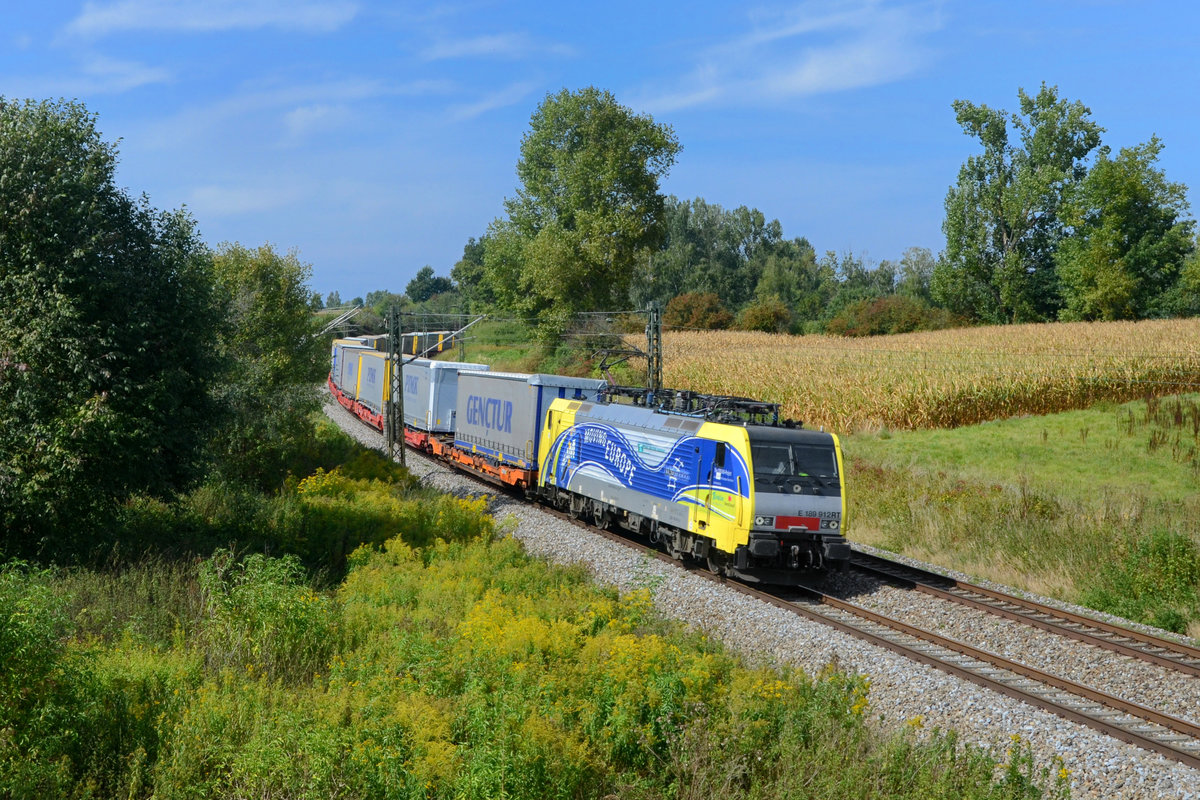 189 912 mit einem KLV am 13.09.2015 bei Langenisarhofen. 