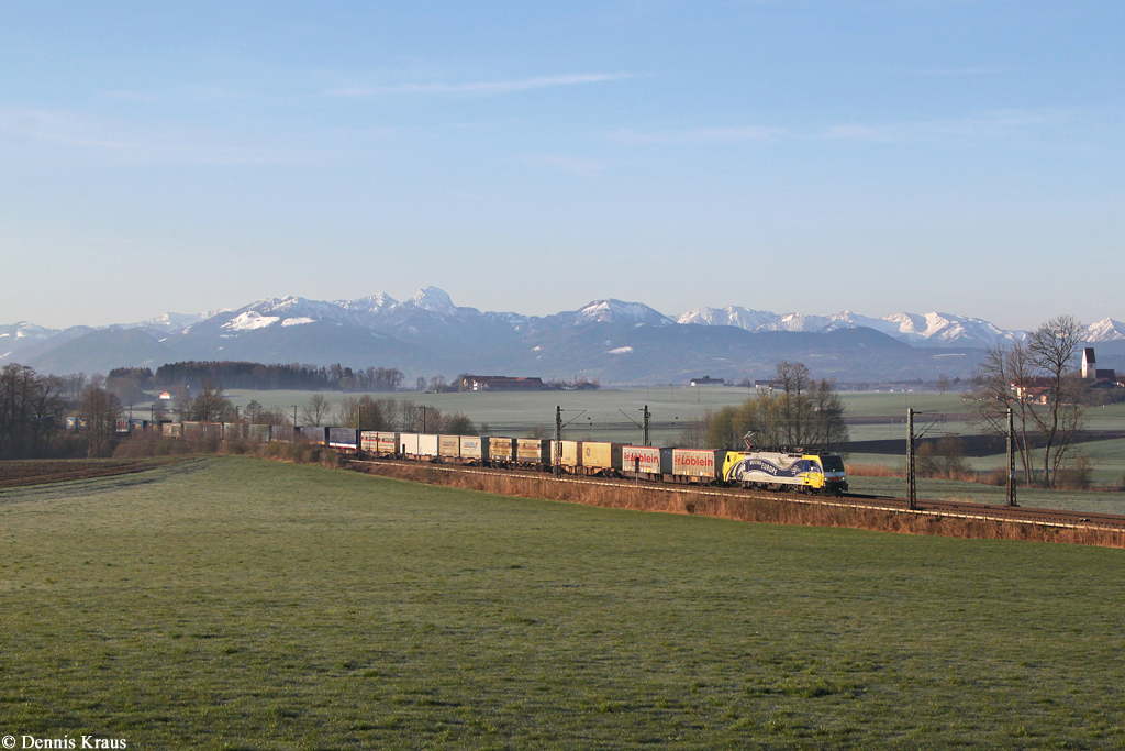 189 912 mit einem KLV Zug am 30.03.2014 in Haus bei Ostermünchen.