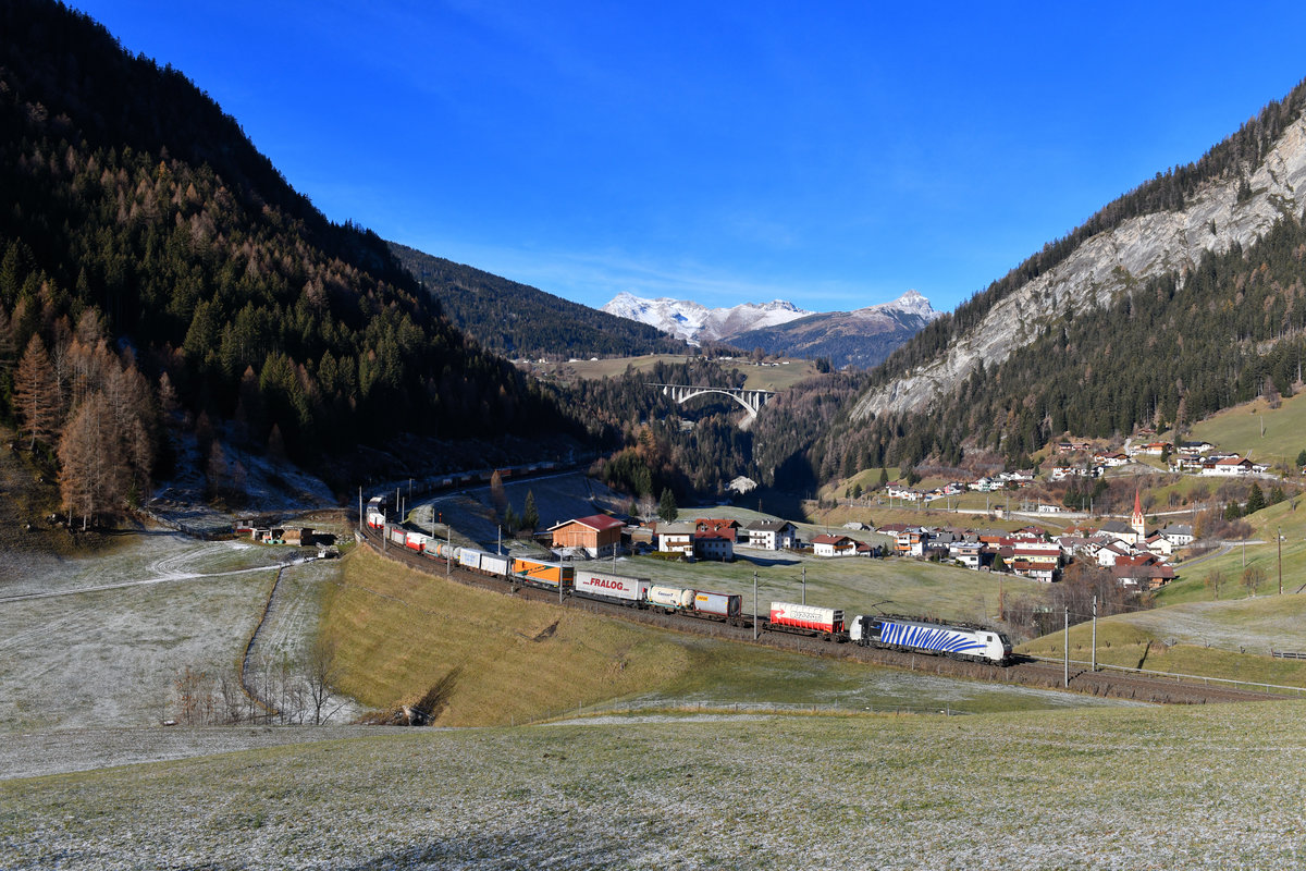 189 917 mit TEC 43136 am 21.11.2018 bei St. Jodok am Brenner. 