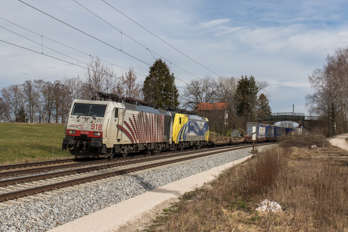 189 918 und 189 912 von Lokomotion waren am 5. März 2016 mit dem 41850 bei Übersee unterwegs.