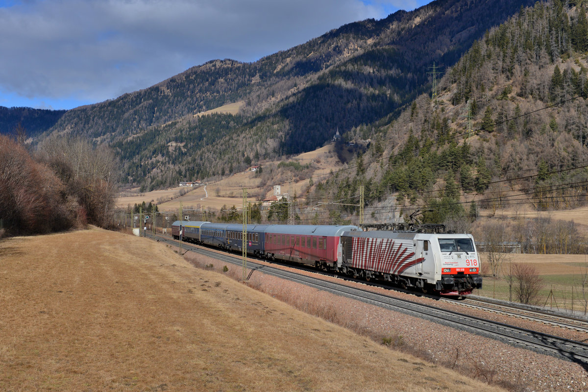 189 918 mit einem Turnuszug am 18.02.2017 bei Mules. 