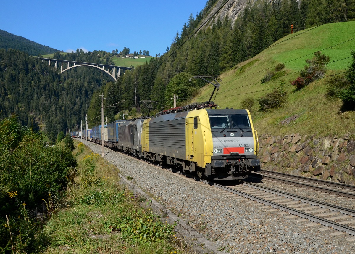 189 926 + 186 282 mit TEC 43125 am 27.09.2014 bei St. Jodok am Brenner.