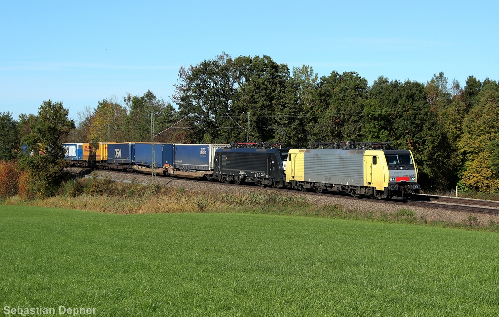 189 930 und 935 mit einem KLV nach Italien am 13.10.13 bei Hilperting