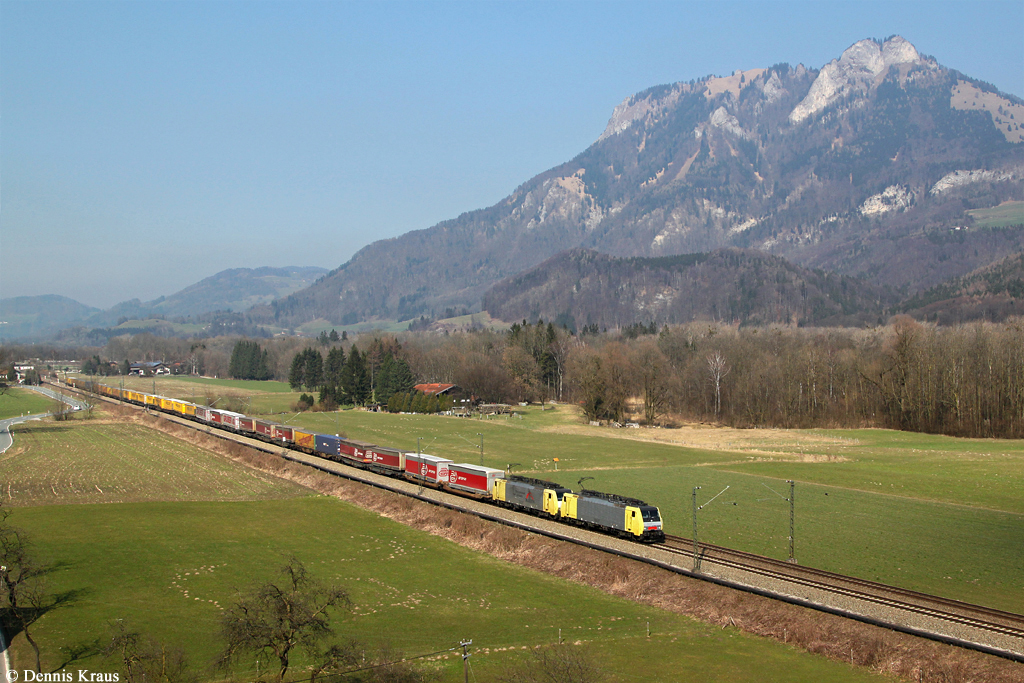 189 930 und 996 mit einem KLV Zug am 07.03.2014 zwischen Fischbach und Niederaudorf.