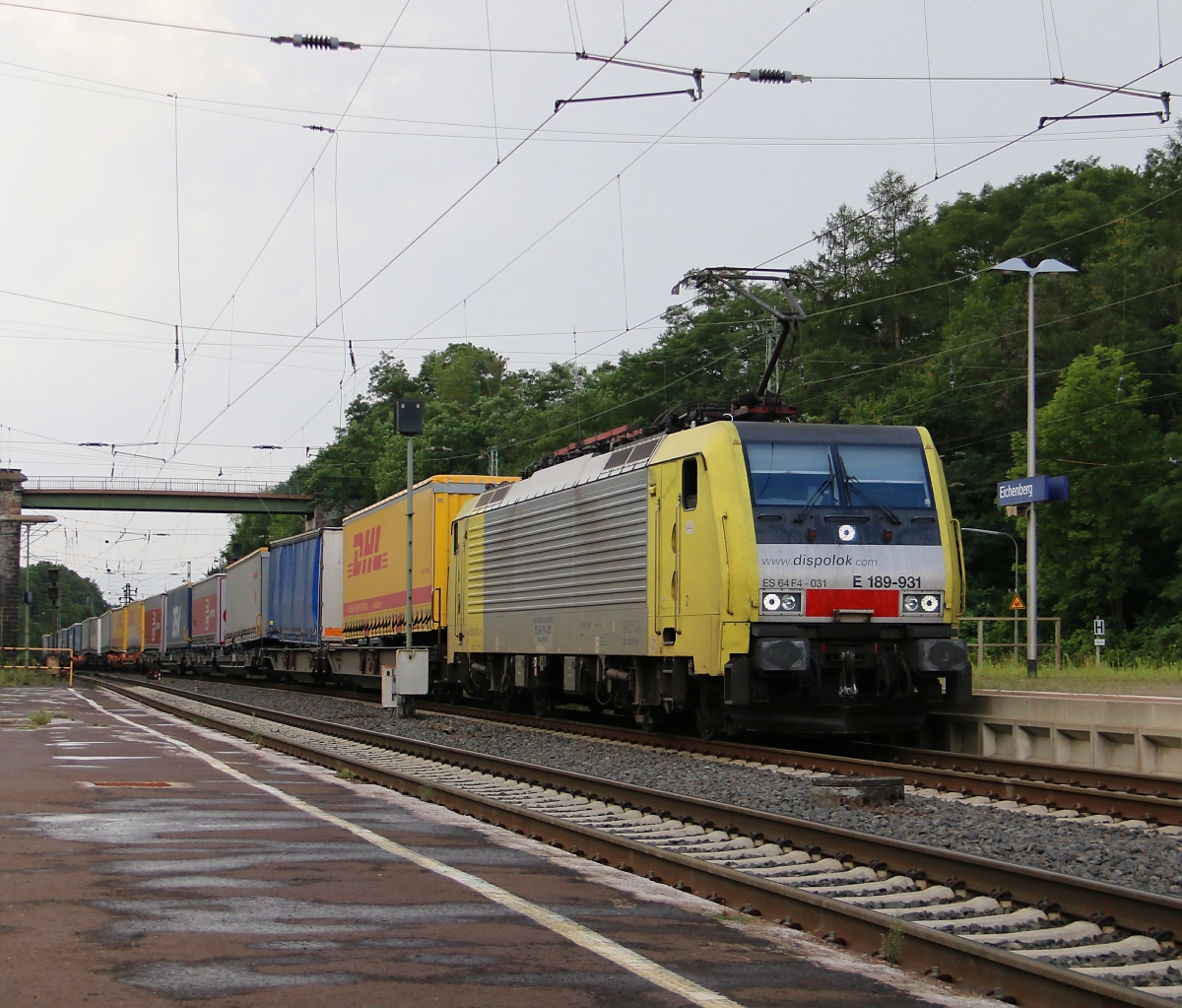 189 931 (ES 64 F4-031) bespannte am 24.07.2014 einen KLV-Zug in Richtung Norden. Aufgenommen in Eichenberg. 