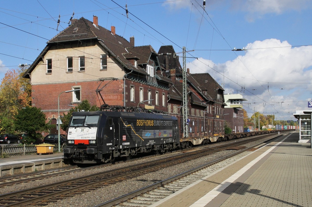 189 932-7 ``Bosphorus-Express`` ist am 24.10.2013 mit einem Containerzug von Hamburg Richtung Sden unterwegs, hier im Bahnhof Eichenberg.