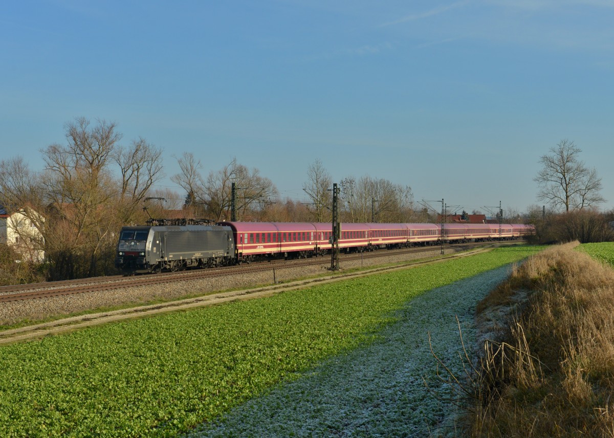 189 936 mit einem Flüchtlingssonderzug am 28.12.2015 bei Langenisarhofen.