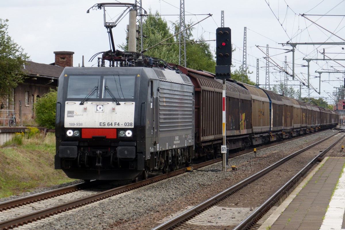 189 938 erreicht aus Richtung Halle mit einem Gterzug den Bahnhof Nordhausen 01.09.2013