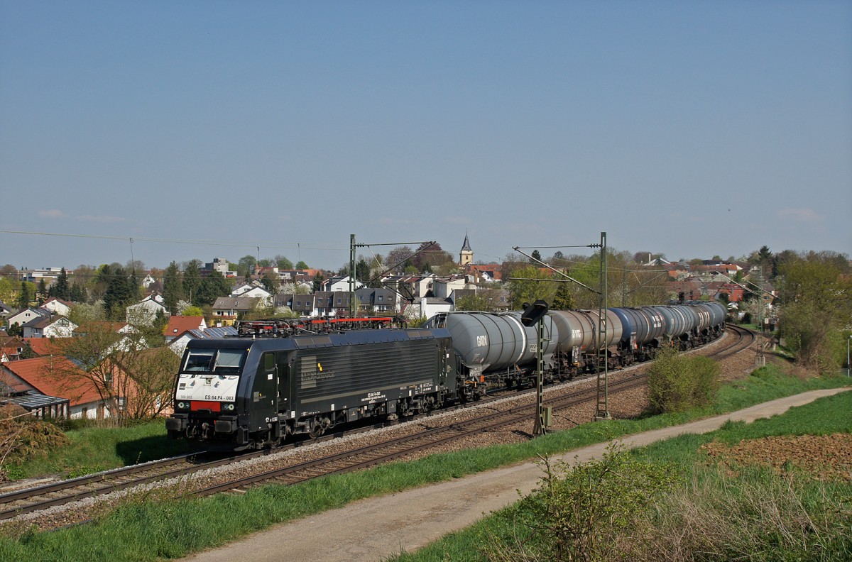 189 983 (ES 64 F4 - 083) mit Kesselwagen in Sachsenheim. 25.04.13