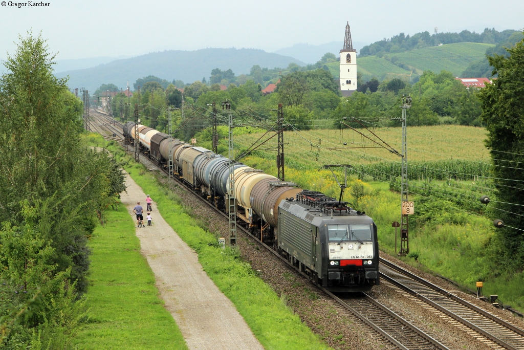 189 983 mit einem gemischten Güterzug Richtung Süden bei Denzlingen, 26.07.2014.