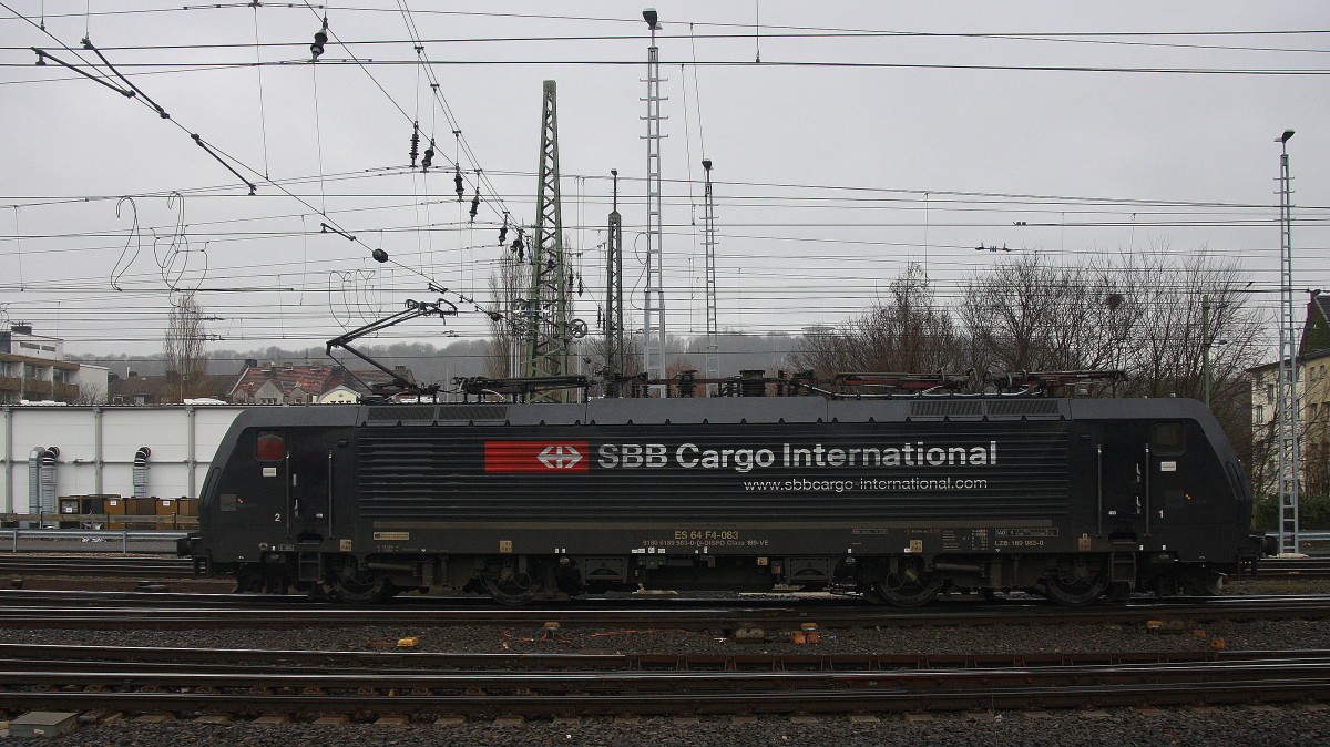 189 983 von der SBB Cargo(International) rangiert in Aachen-West. Aufgenommen vom Bahnsteig in Aachen-West.
 Bei Regenwolken am 21.3.2015.