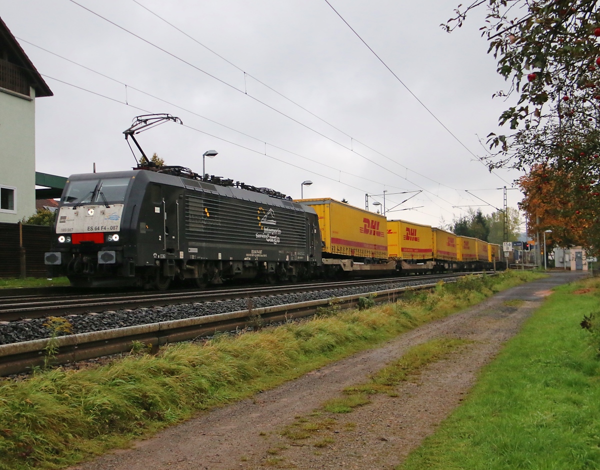 189 987 (ES 64 F4-087) mit KLV-Zug in Fahrtrichtung Süden. Aufgenommen in Ludwigsau-Friedlos am 17.10.2015.