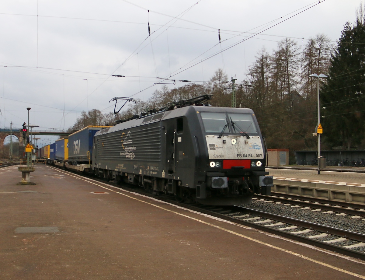 189 987 (ES 64 F4-087) mit KLV-Zug in Fahrtrichtung Norden. Aufgenommen in Eichenberg am 24.03.2016.
