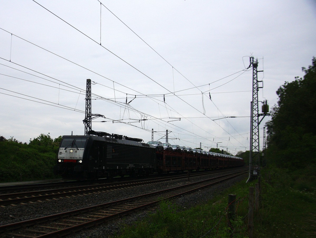 189 992 von MRCE kommt als Umleiter aus Richtung Mönchengladbach,Herzogenrath,Kohlscheid mit eienm langen Suzuki-Hyundai-Autozug aus  Botlek(NL) nach Safenwil(CH) und fährt in Richtung Richterich,Laurensberg,Aachen-West.
Aufgenommen bei Wilsberg in Kohlscheid bei Wolken am 2.5.2014.
