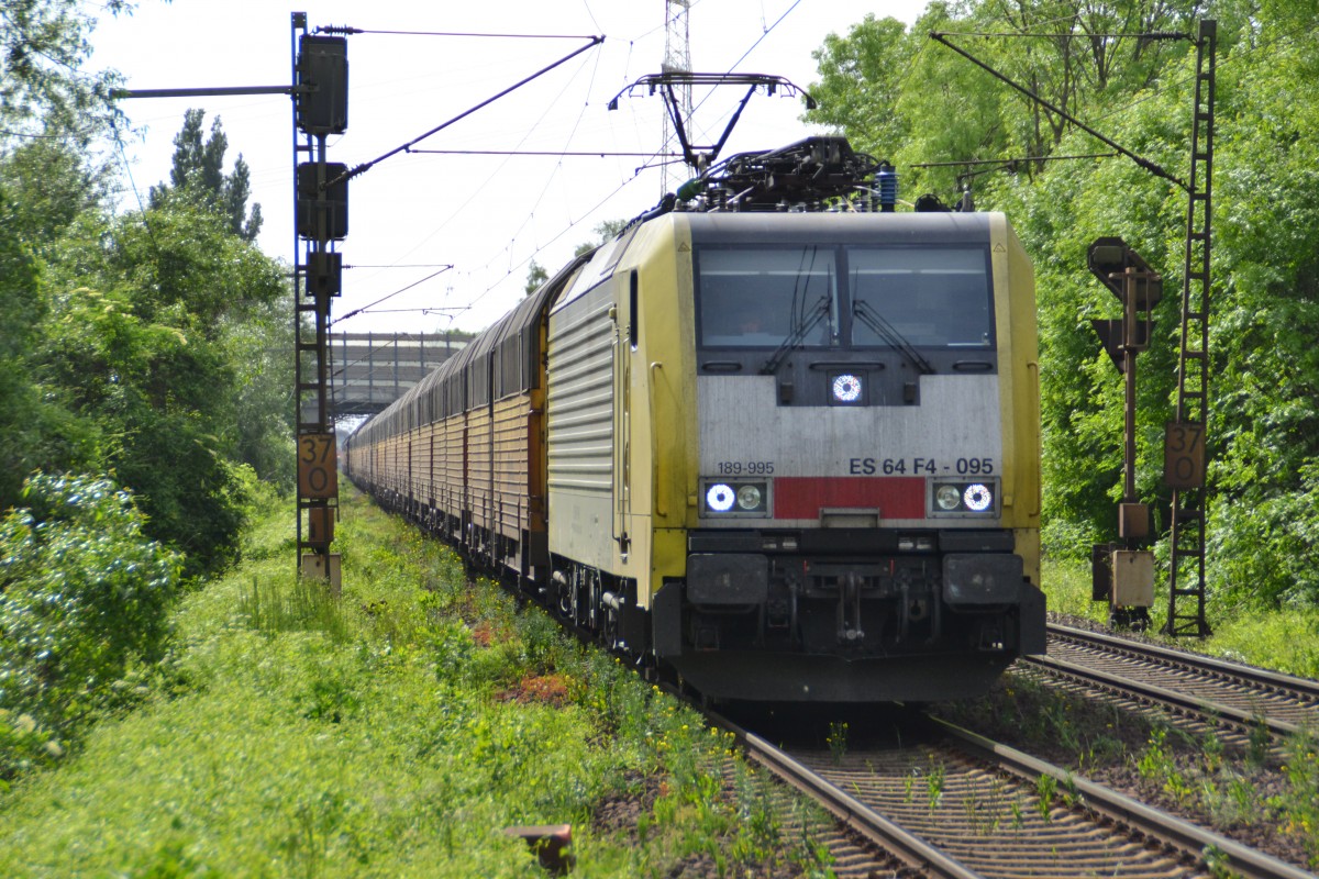 189 995 (ES64F4-095) von TXL fährt am 22.05.2014 mit ihrem Altmann Zug durch Ahlten.