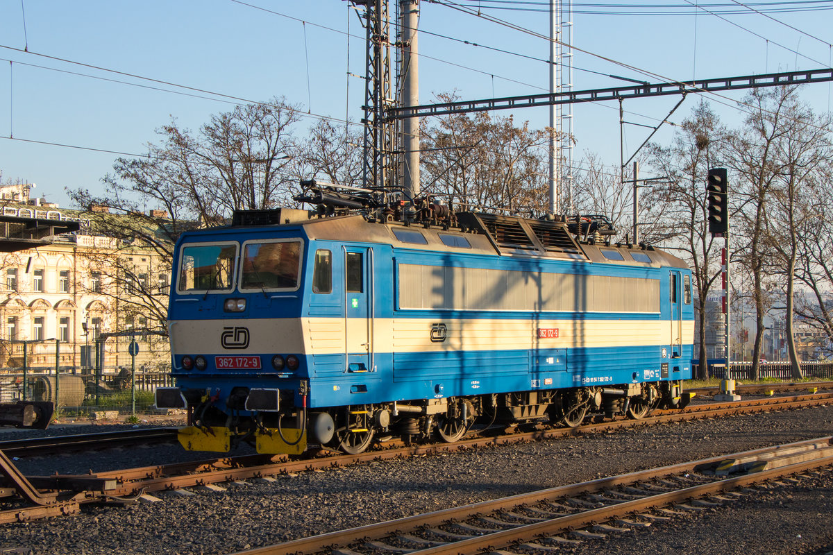 19. April 2019 in Praha hl.n.: 362 172-9 stand abgestellt im Bahnhof.