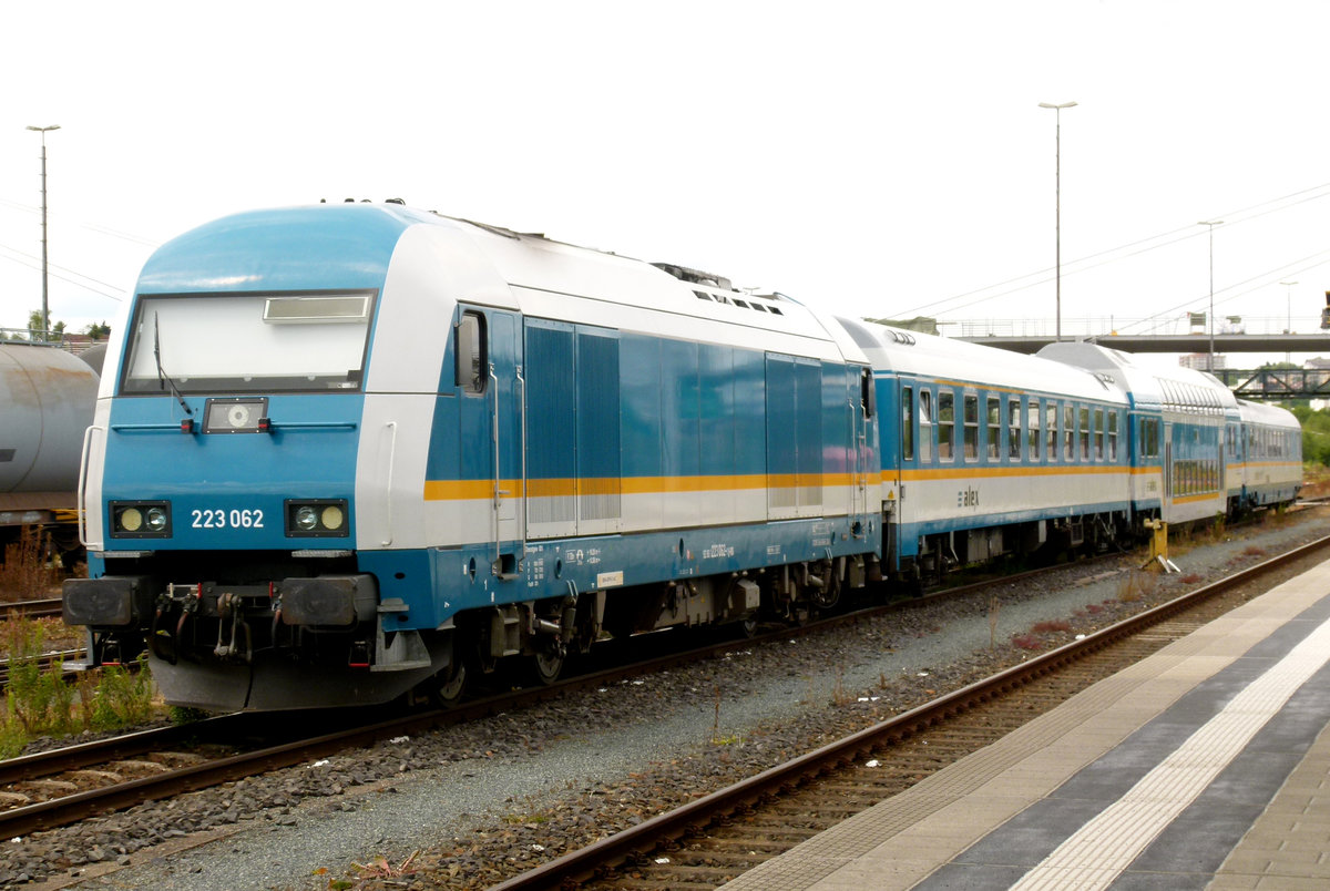 19. Juli 2011, Die Diesellok 223 062 wartet in Hof darauf, als ALX 84121 17:40 Uhr nach München fahren zu können.