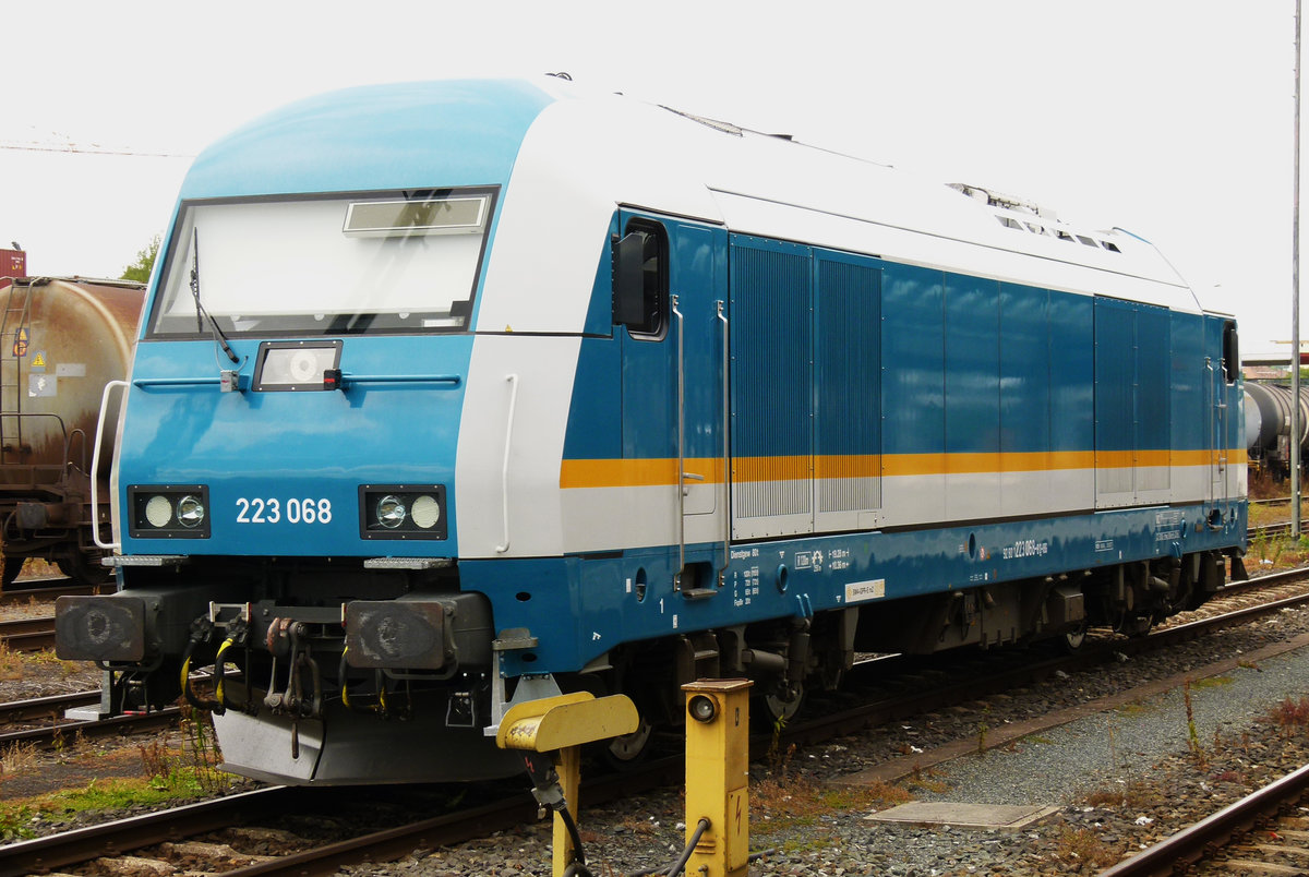 19. Juli 2011, Die Diesellok 223 068 fuhr unter der Regie der Vogtlandbahn GmbH (VBG) die Züge des alex (München - Hof, München - Prag, München - Oberstdorf). Hier wartete sie in Hof auf ihren nächsten Einsatz.