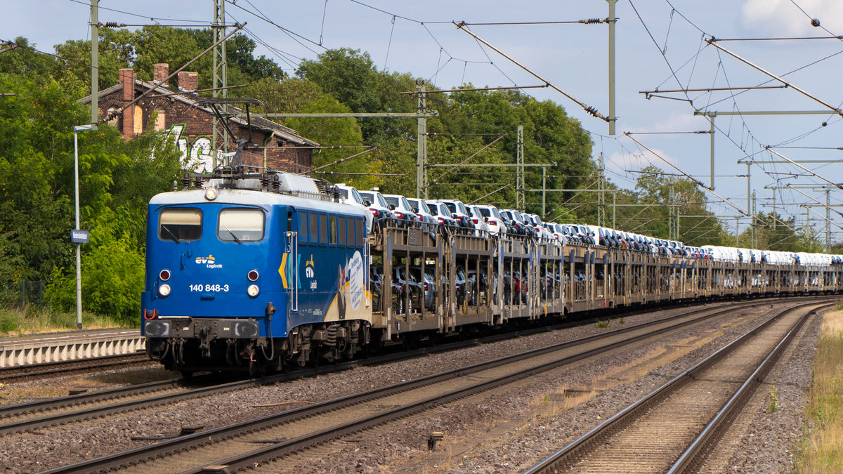 19. Juli 2019 in Niederndodeleben: 140 848-3 ist mit vielen Autos unterwegs. 