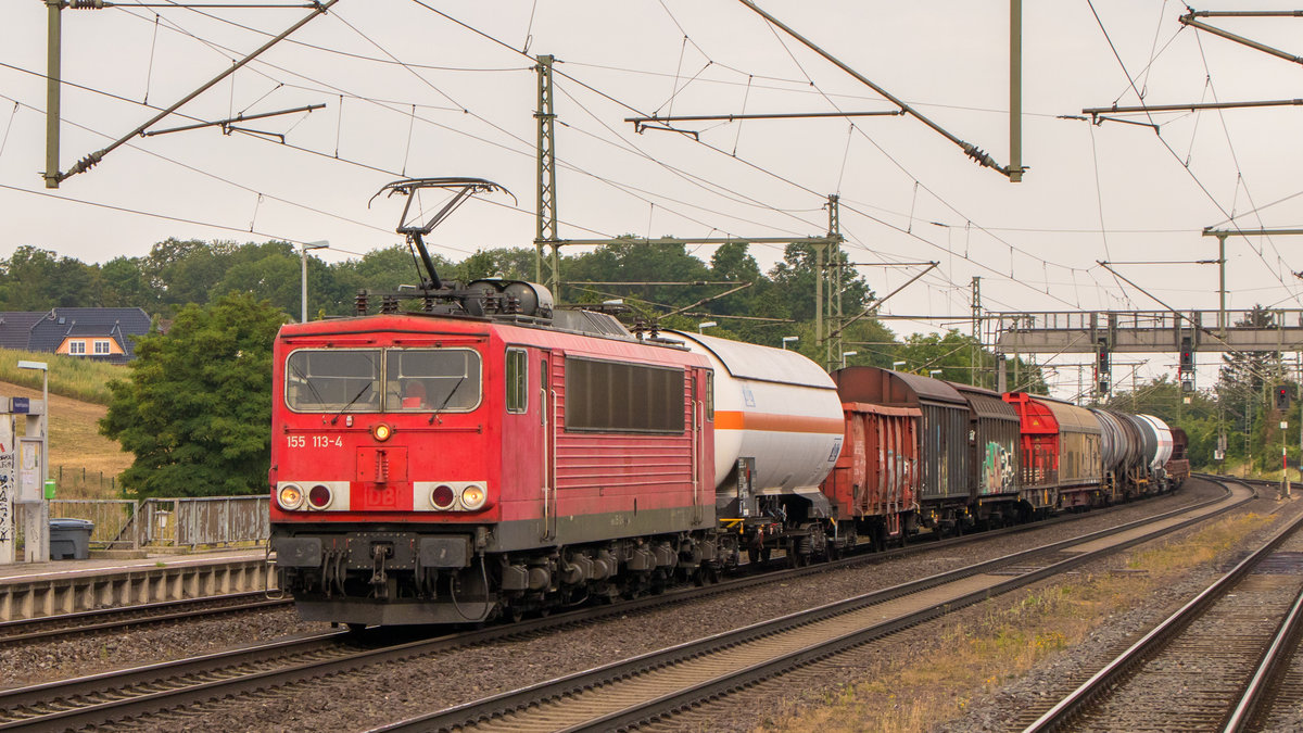 19. Juli 2019 in Niederndodeleben: 155 113-4 mit einem schönen Mischer. 