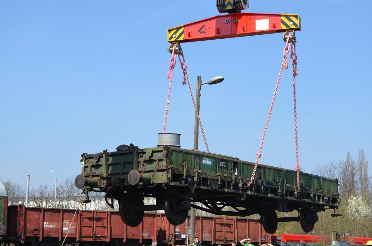 19. Leipziger Eisenbahntage: Am  Kran Haken  Bahnhofswagen Nr. 7 (ex Leipzig Engelsdorf) in Leipzig Plagwitz 01.04.2017