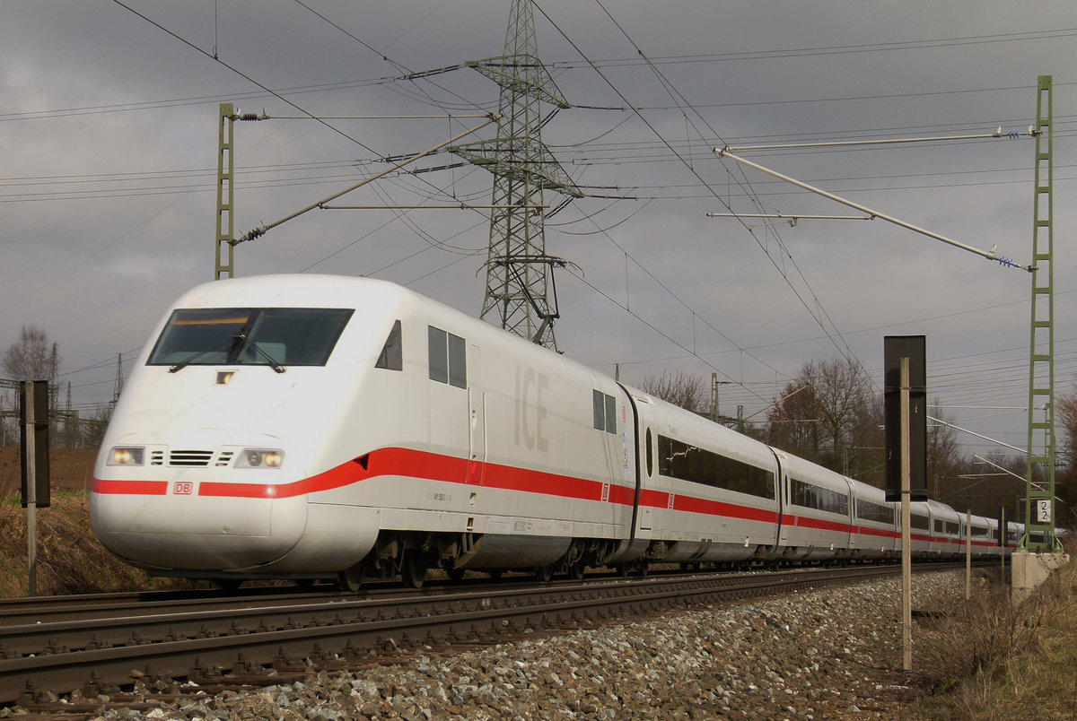 19. März 2011, ICE  Lüneburg  (Tz 120) fährt als ICE 915 Berlin - München am Ende der Frankenwaldbahn durch die Zettlitzer Kurve in Richtung Lichtenfels