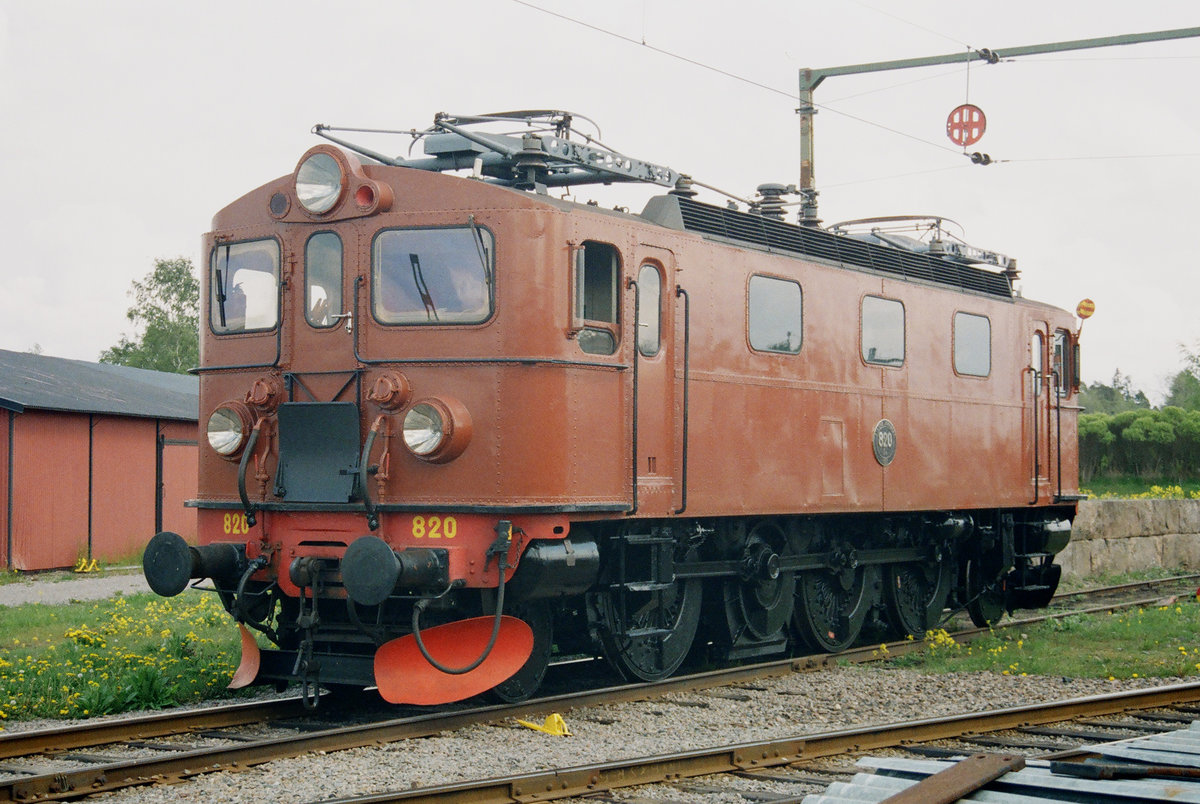 19. Mai 2007. Die 1953 gebaute Da Nr.820 steht im weitläufigen Freigelände des Schwedischen Eisenbahnmuseums in Gävle.