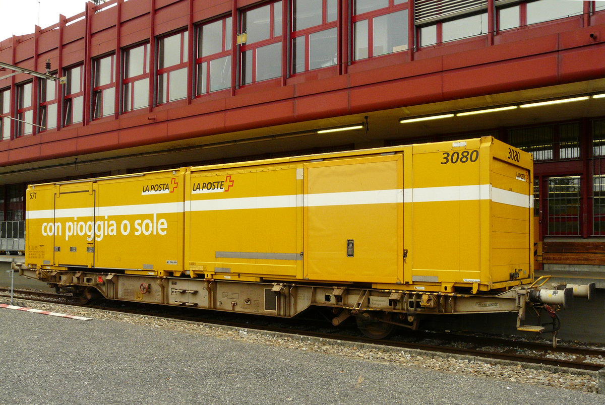 19. September 2009, Am Bahnhof in Thun am Thuner See. Die Schweizer Post setzt auf den Bahntransport.