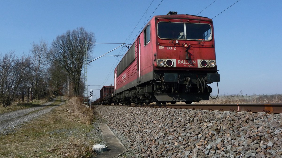 19.03.2015 155 109 mit Mischer zwischen Steinpleis und Lichtentanne.