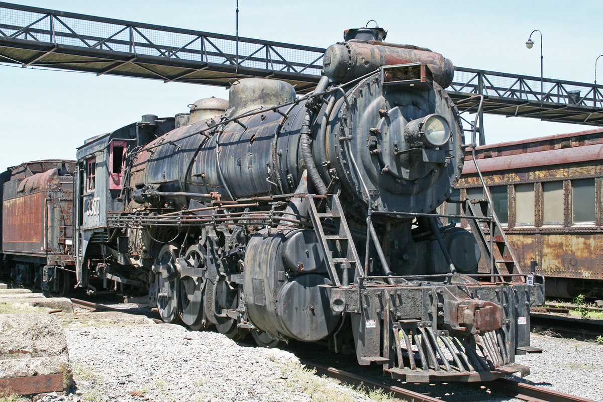 1919 Canadian Locomotive Company 2-8-2 No. 3377  Canadian National . Aufgenommen am 21. Mai 2018 in der Steamtown in Scranton, Pennsylvania / USA.