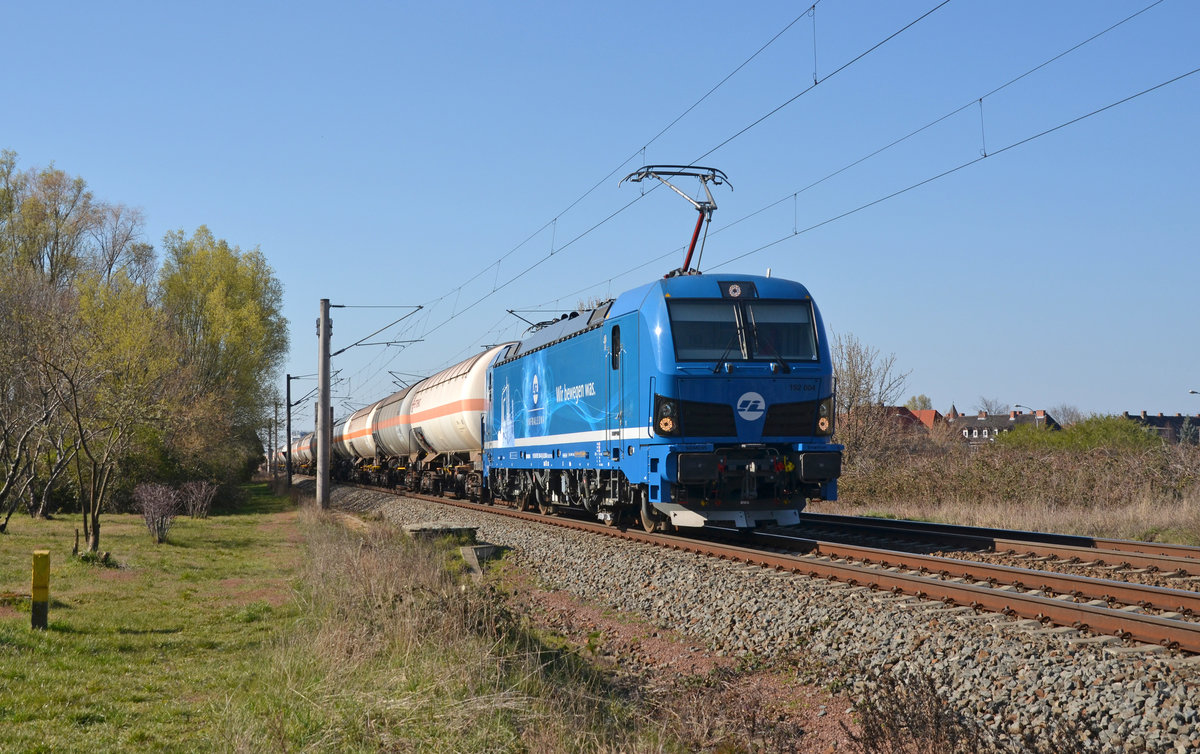 192 004 führte am 05.04.20 einen Kesselwagenzug von Wittenberg-Piesteritz kommend durch Greppin Richtung Bitterfeld. Der Zug transportiert Ammoniak zum Chemie-Standort Leuna.