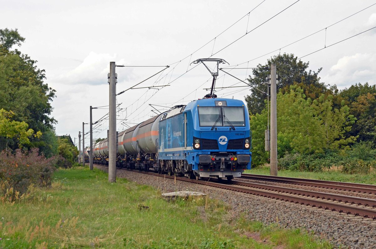 192 004 der Infra Leuna führte am 13.08.23 einen Kesselwagenzug durch Greppin Richtung Bitterfeld.