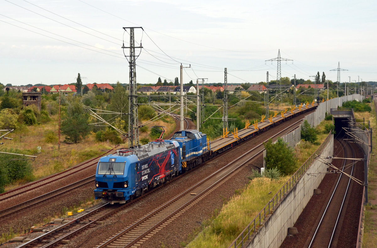 192 007 der Spitzke schleppte am 30.08.20 neben einem leeren Schwellenzug noch 203 409 als Wagenlok mit. Hier passieren beide auf dem Weg von Großbeeren nach Karlsruhe soeben Bitterfeld.