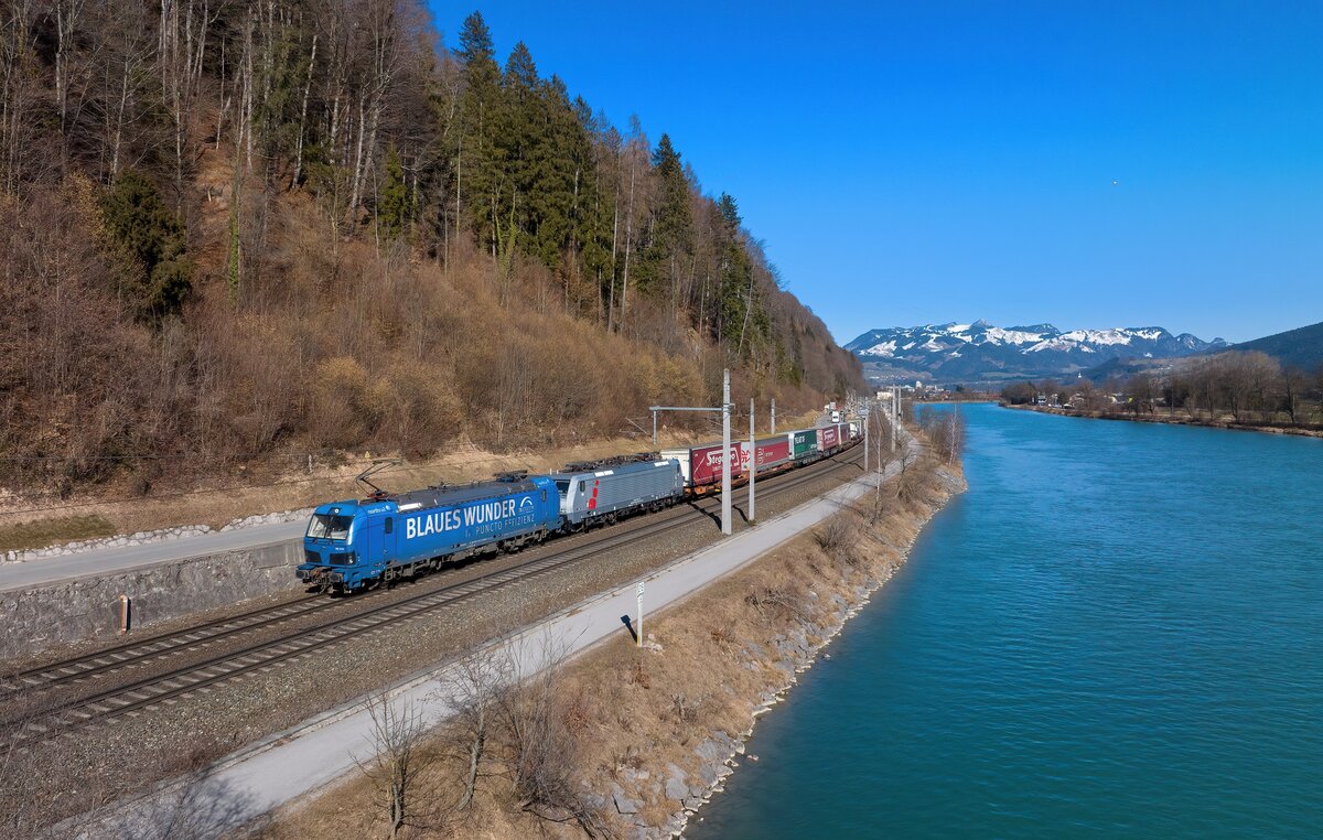192 010 + 189 115 mit DGS 43101 am 14.02.2023 bei Kufstein.