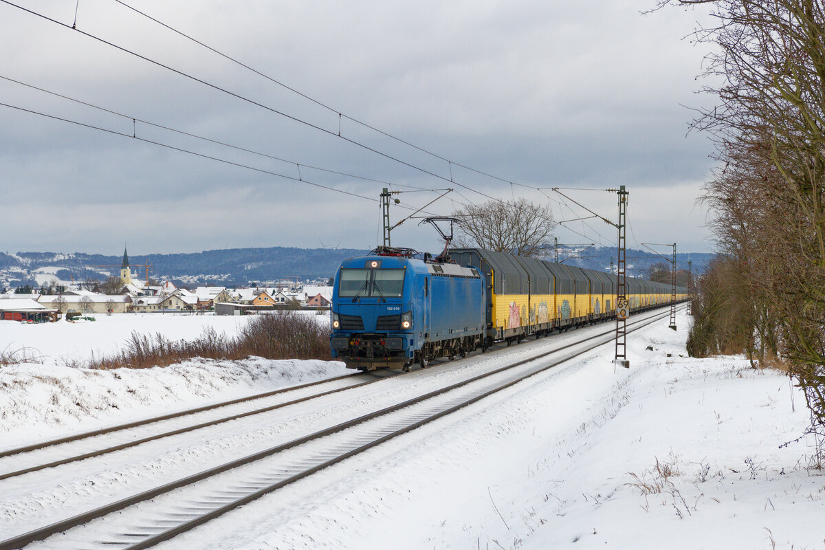 192 010 Northrail/TXL mit einem ARS Altmann Autotransportzug bei Pölling Richtung Nürnberg, 13.01.2021