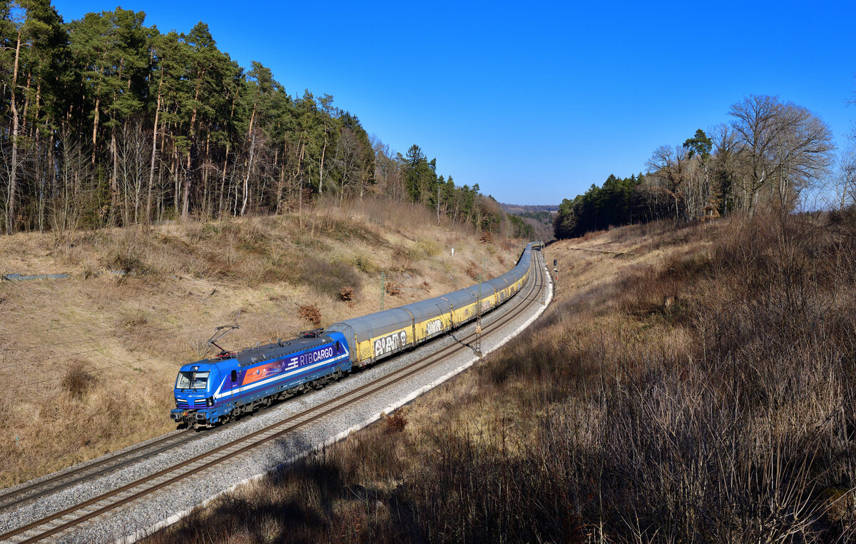 192 014 mit einem ARS Altmann am 03.03.2022 bei Sinngrün.