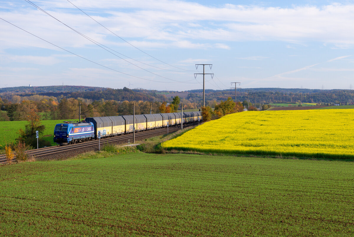 192 014 Northrail/RTB Cargo mit einem ARS Altmann Autotransportzug bei Neustadt (Aisch) Bahnhof Richtung Würzburg, 31.10.2020