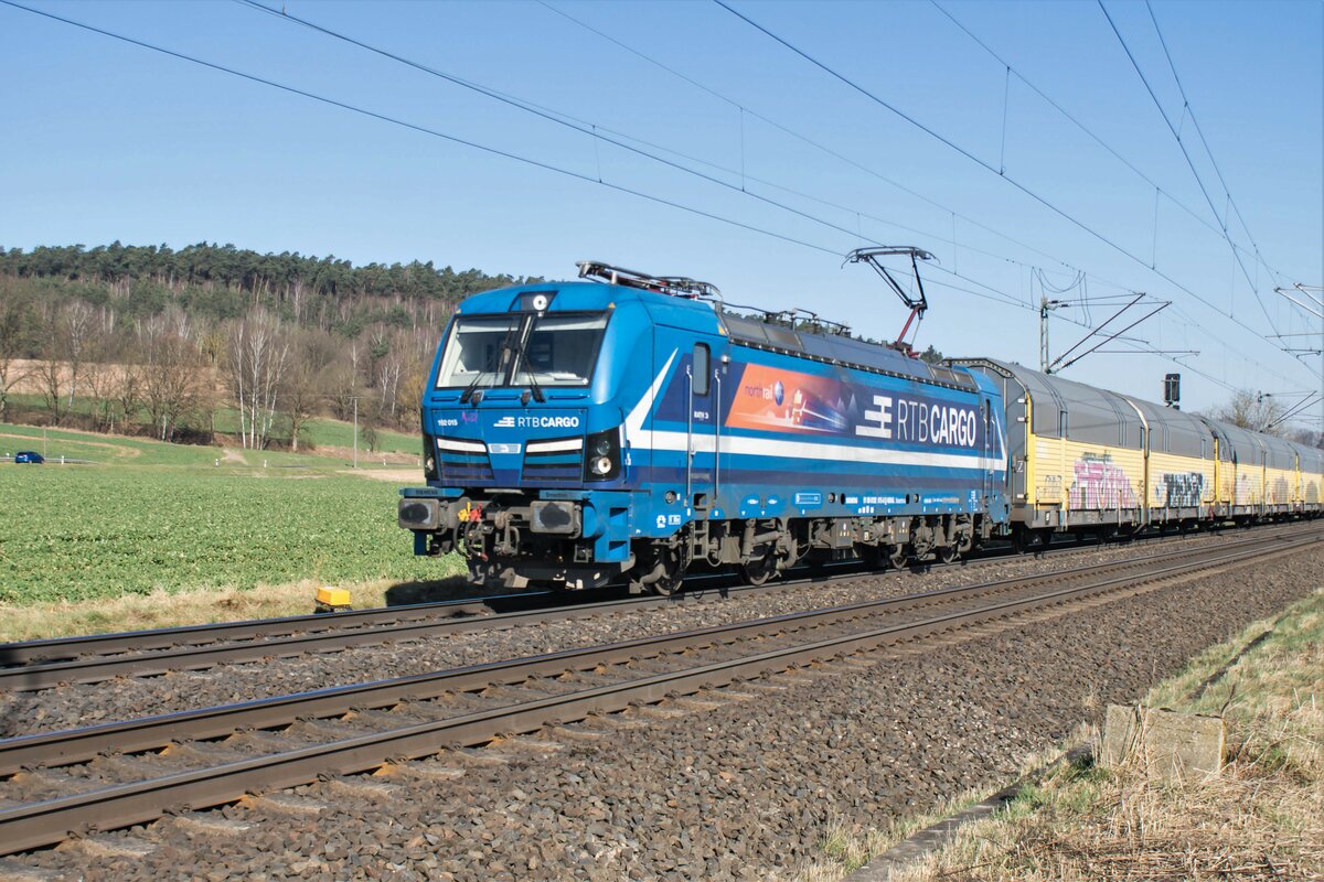 192 015-6 mit einem Autozug bei Kerzell am 23.03.2022
