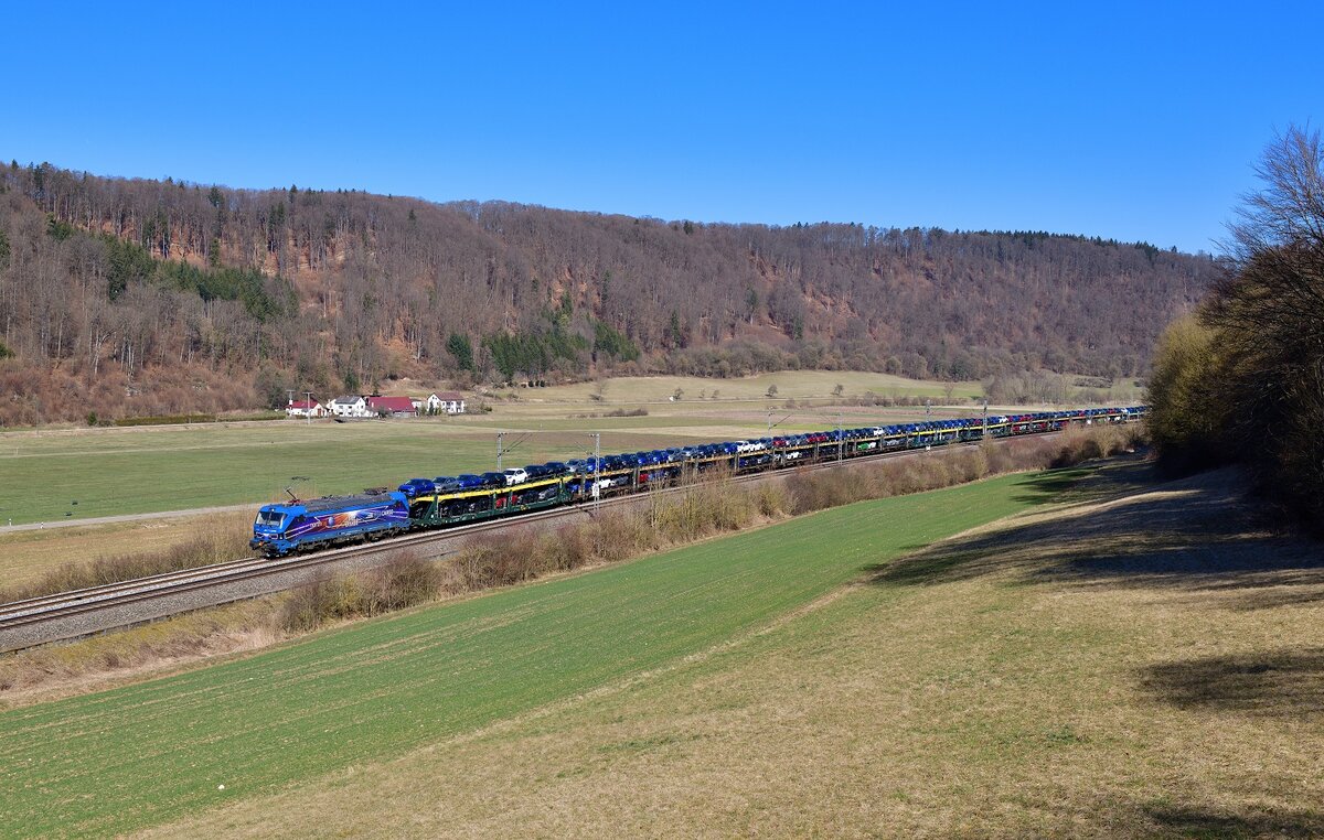 192 050 mit einem Autozug am 22.03.2022 bei Breitenfurt.