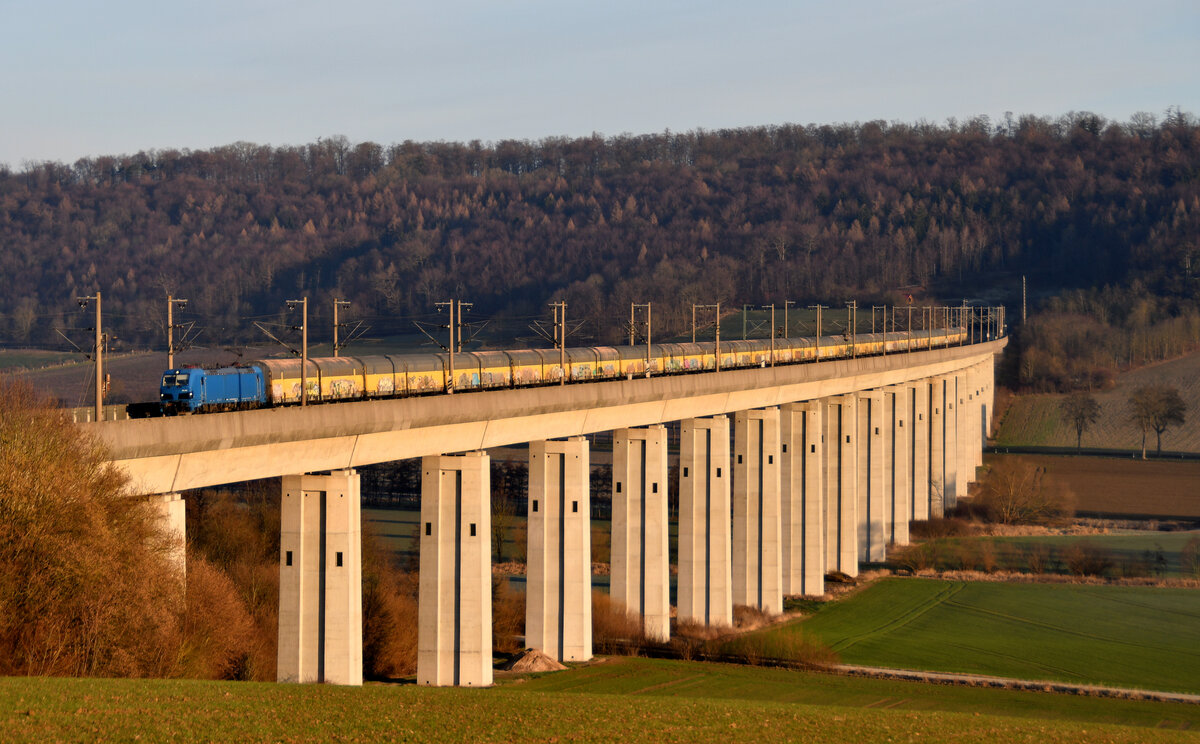192 082 mit DGS 95636 Bremen Rbf - M�nchen-Milbertshofen am 21.Januar 2026 auf der Auetalbr�cke bei Kreiensen