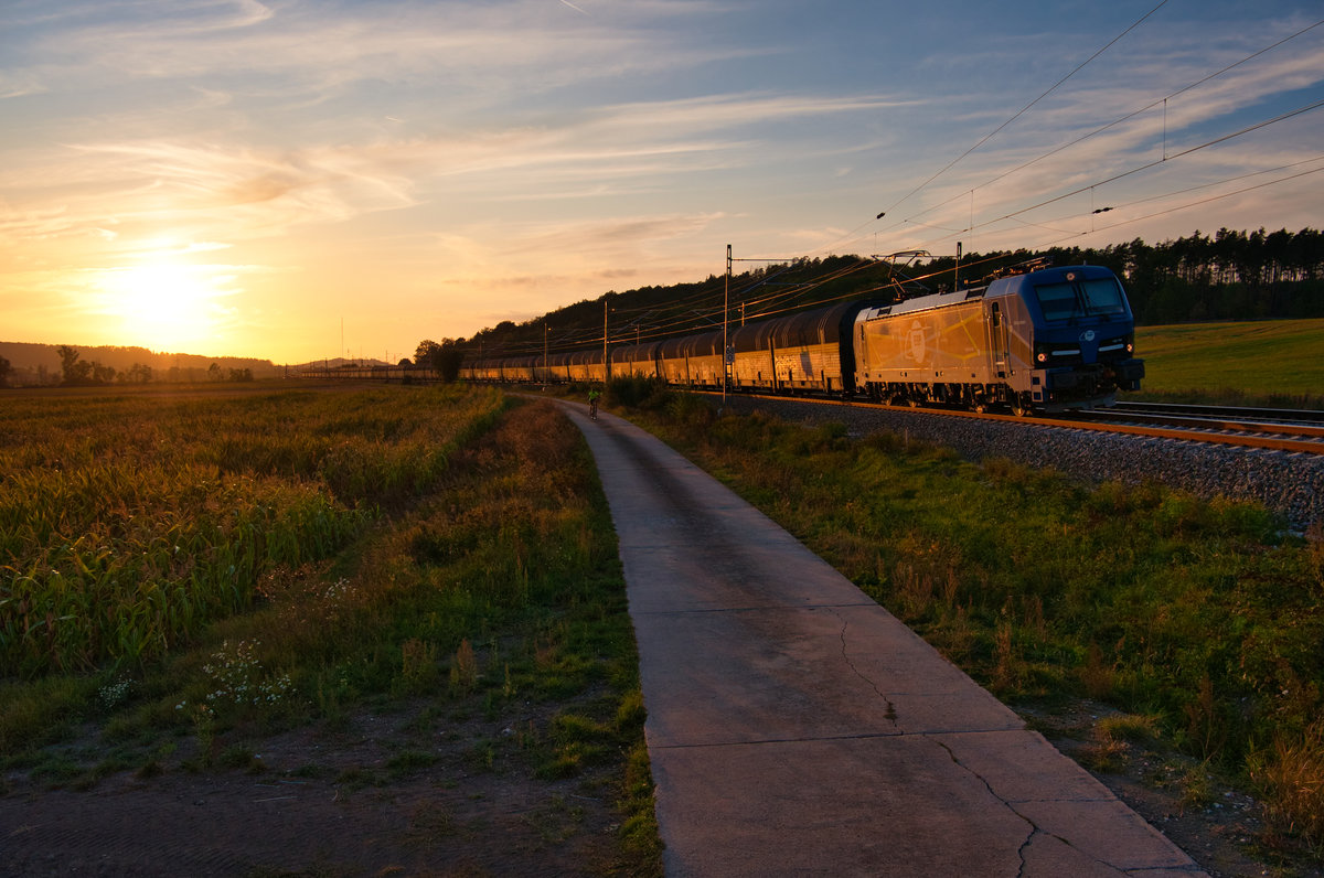 192 104 EGP mit einem ARS Altmann Autotransportzug bei Mitteldachstetten Richtung Ansbach, 17.09.2019