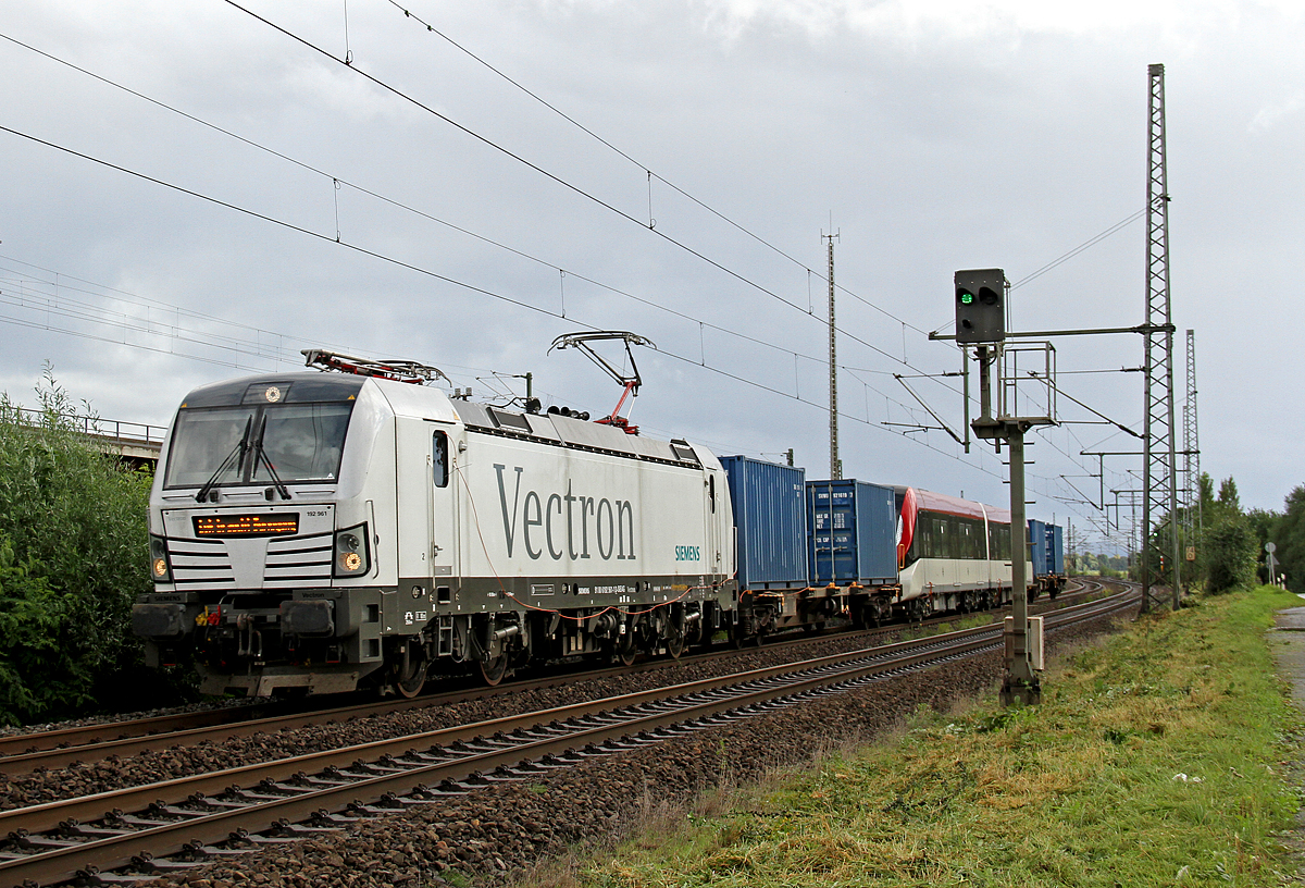 192 961 mit der Überführung einer U-Bahn für Saudi-Arabien am 09.09.2017 bei Porz Wahn