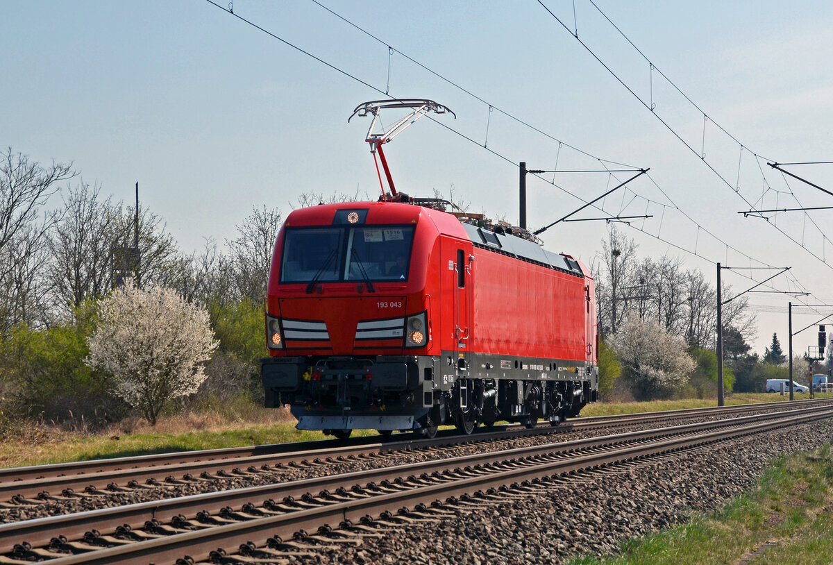 193 043 war am 02.04.25 auf Probefahrt als sie durch Greppin rollte. Hier kehrt sie ins Werk Dessau zurück.