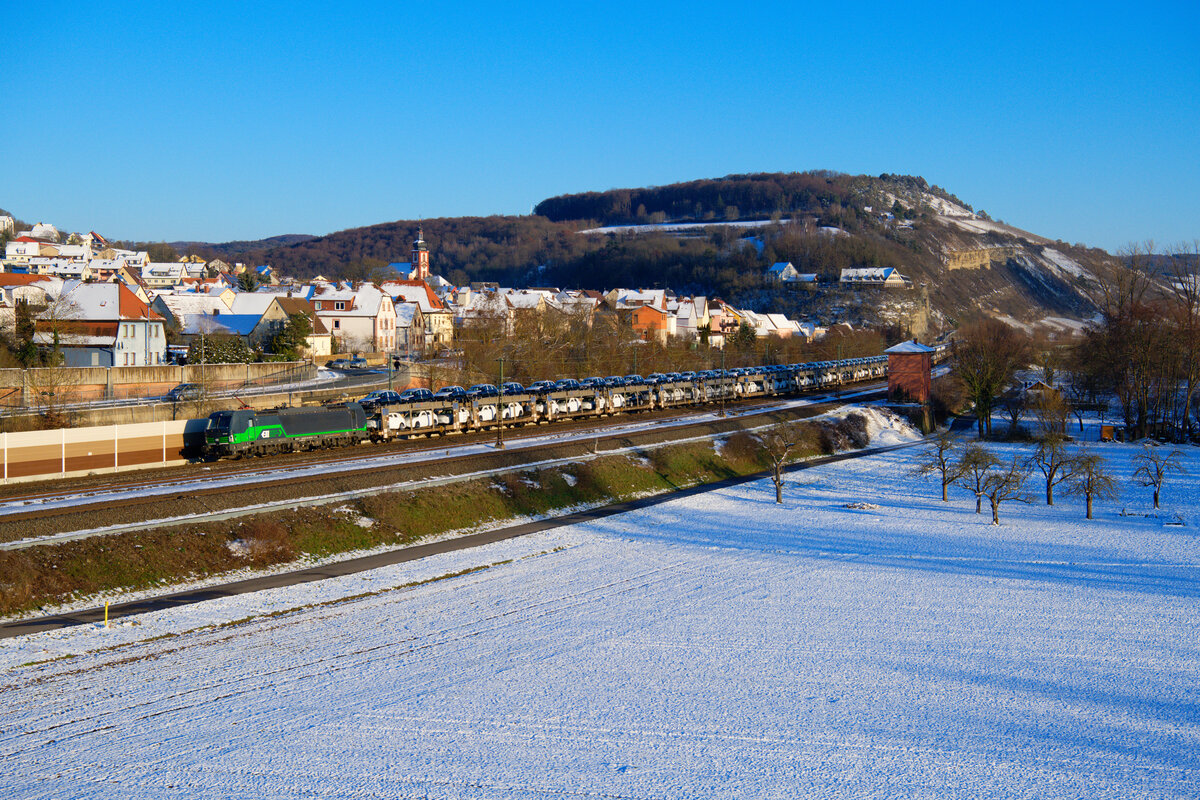 193 201 ELL mit einem Autotransportzug bei Retzbach-Zellingen Richtung Gemünden, 12.02.2021
